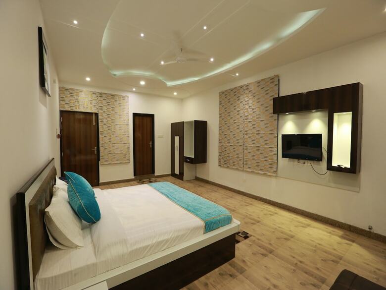 Oyo 8837 Hotel Surya Galaxy