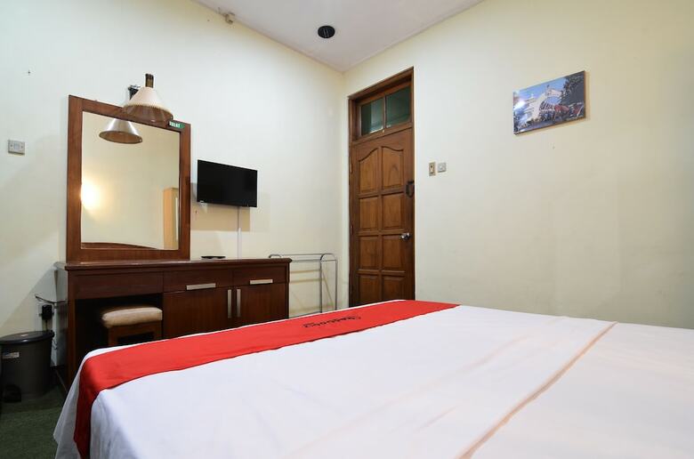 Hotel Reddoorz Plus @ Laweyan