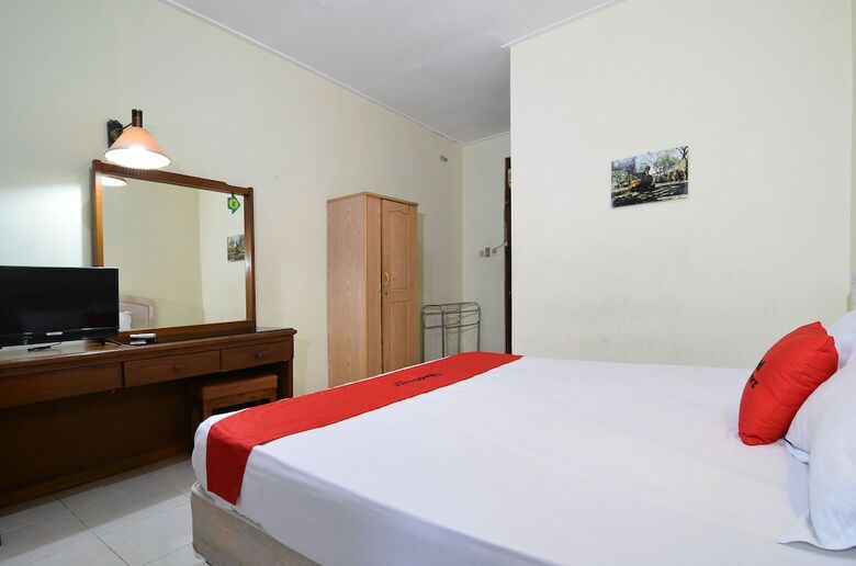 Hotel Reddoorz Plus @ Laweyan