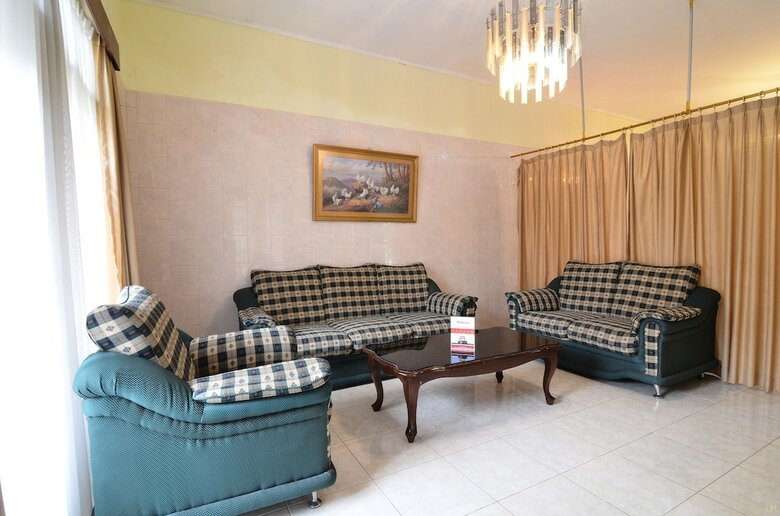 Hotel Reddoorz Plus @ Laweyan