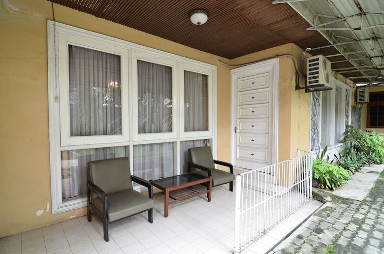 Hotel Reddoorz Plus @ Laweyan