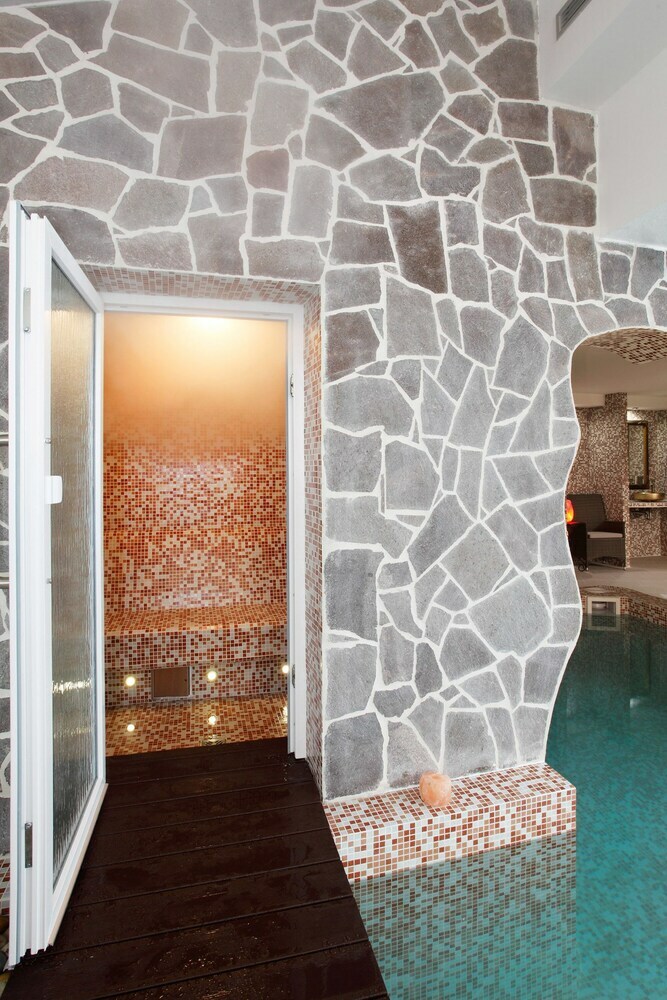 Lux Hotel Onyx