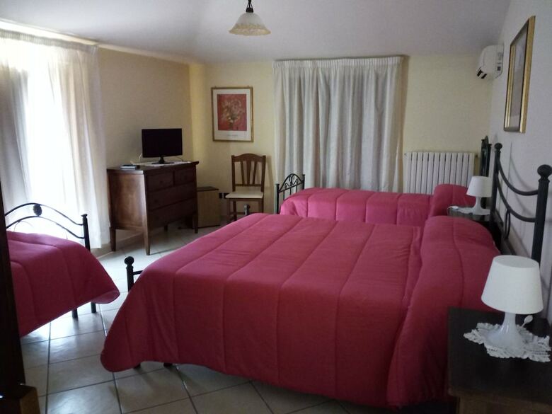 Hotel Tavernola Locanda Di Campagna