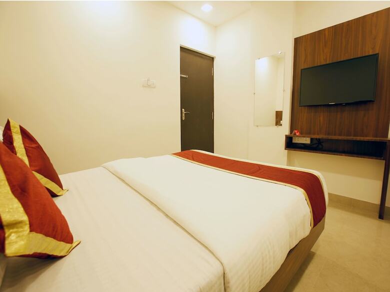 Hotel Oyo 12974 Ak International
