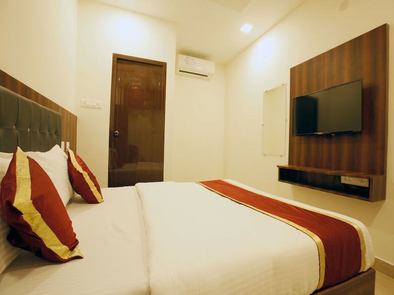 Hotel Oyo 12974 Ak International