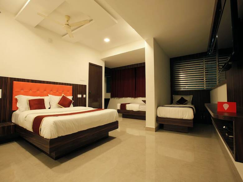 Hotel Oyo 12974 Ak International