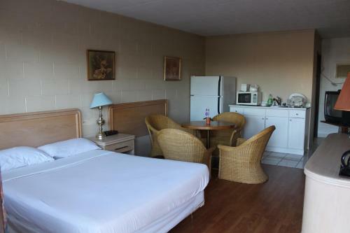 Motel Ritz Inn Niagara & Wedding Chapel