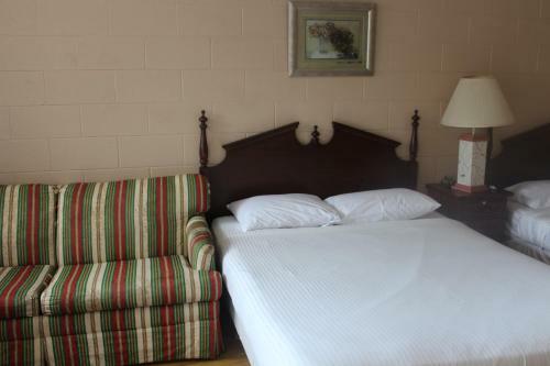 Motel Ritz Inn Niagara & Wedding Chapel