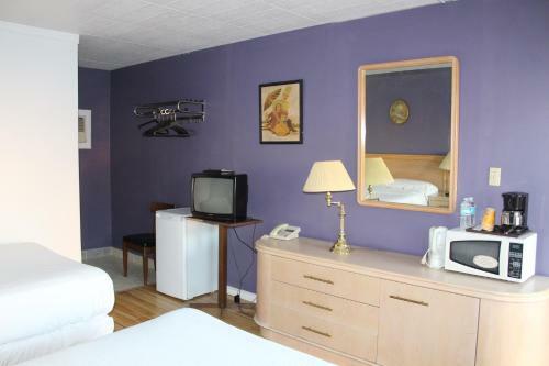 Motel Ritz Inn Niagara & Wedding Chapel