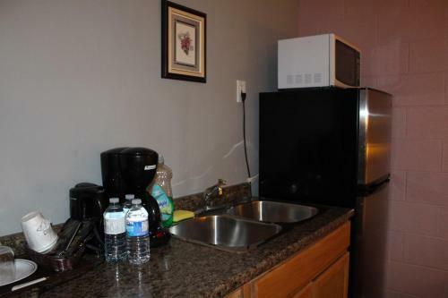 Motel Ritz Inn Niagara & Wedding Chapel