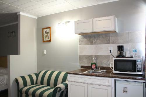 Motel Ritz Inn Niagara & Wedding Chapel