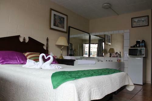 Motel Ritz Inn Niagara & Wedding Chapel