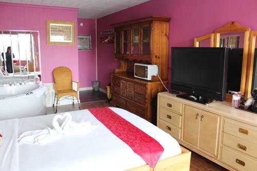 Motel Ritz Inn Niagara & Wedding Chapel