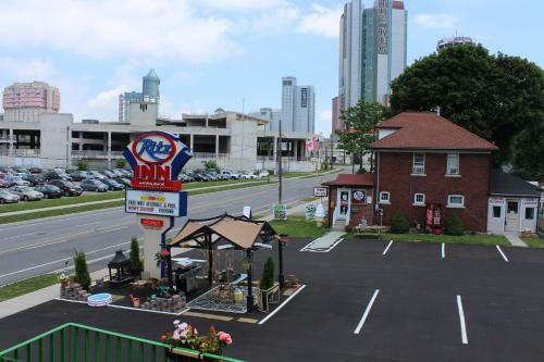 Motel Ritz Inn Niagara & Wedding Chapel
