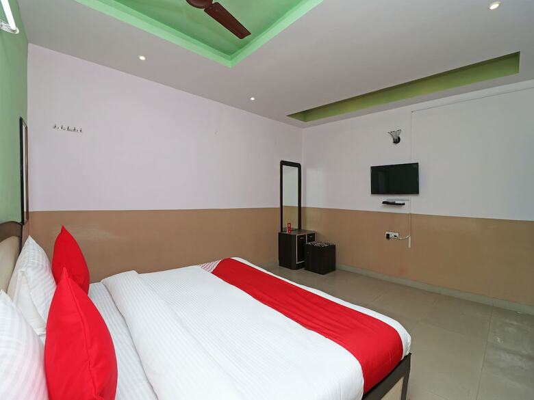 Hotel Oyo 12742 Vasundhra Heights