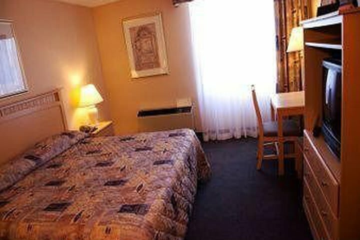 Howard Johnson Hotel By The Falls
