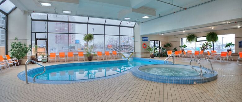 Howard Johnson Hotel By The Falls