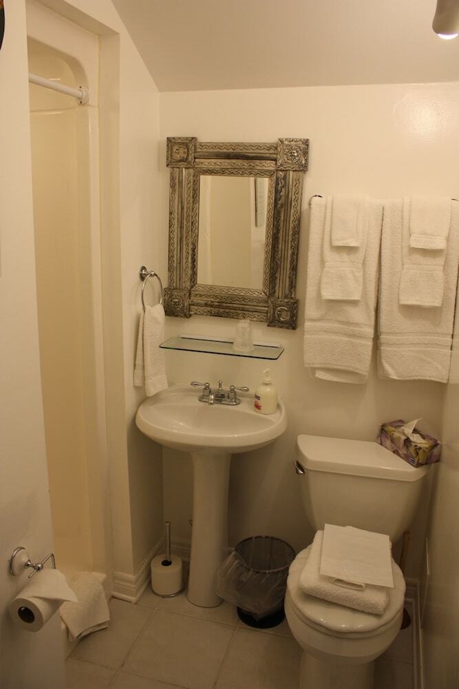 Ellis House Bed & Breakfast