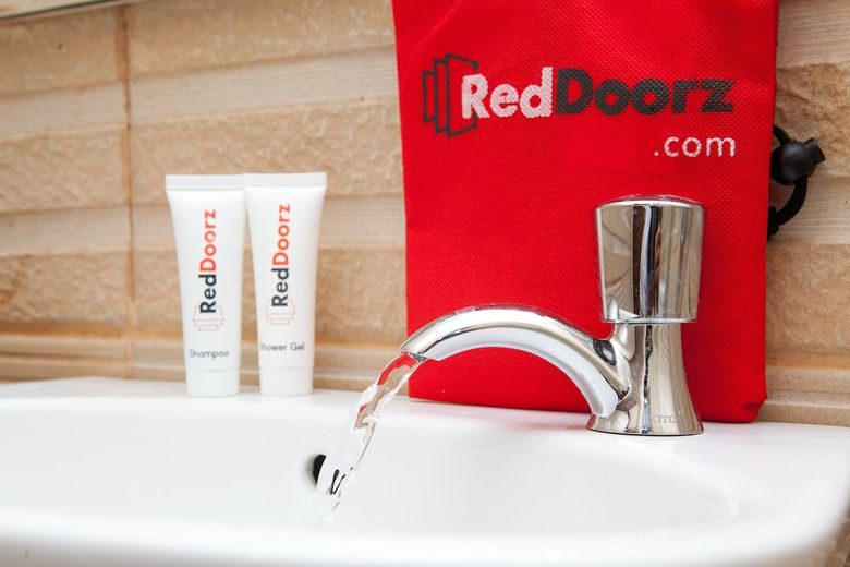 Hotel Reddoorz Plus Near Pasundan University