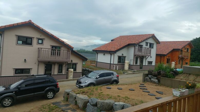Daegwallyeong Solbawee Log-housing Pension