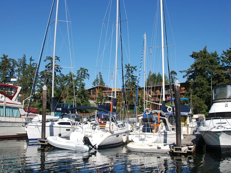 Hotel Brentwood Bay Resort & Spa