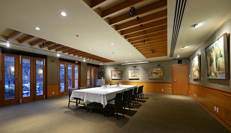 Hotel Brentwood Bay Resort & Spa
