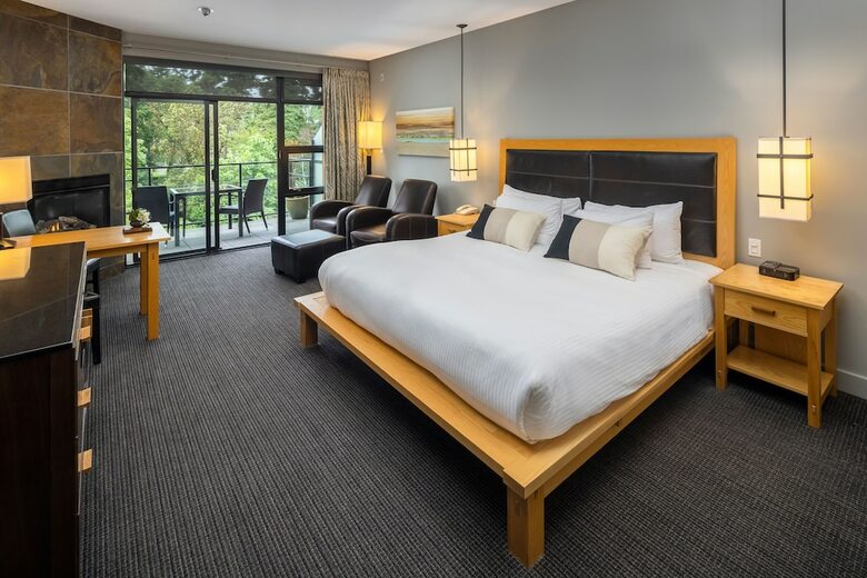 Hotel Brentwood Bay Resort & Spa