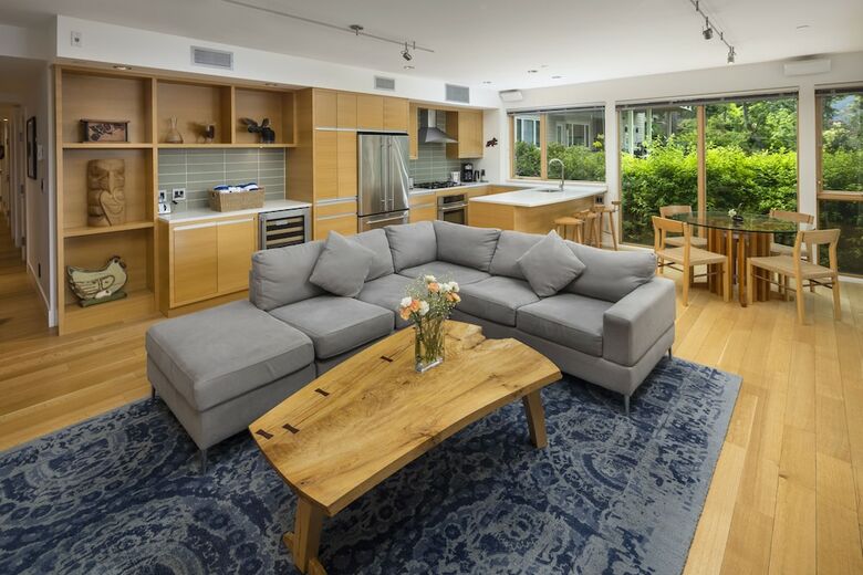 Hotel Brentwood Bay Resort & Spa