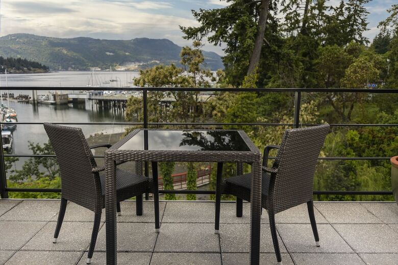 Hotel Brentwood Bay Resort & Spa