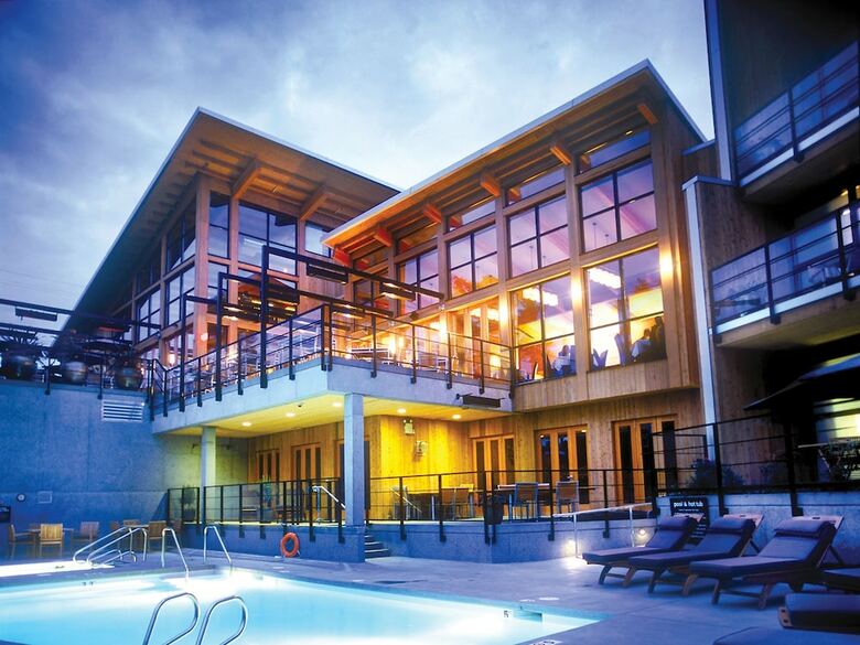 Hotel Brentwood Bay Resort & Spa