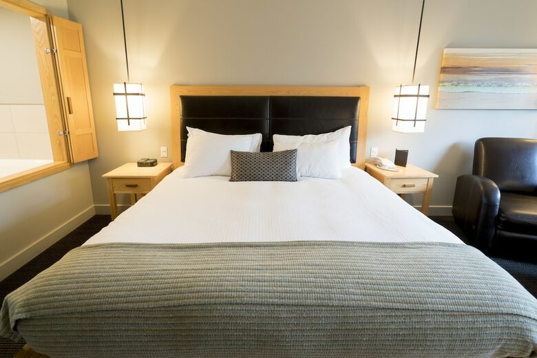 Hotel Brentwood Bay Resort & Spa