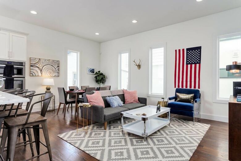 Domio Katie Hills Modern 3br Skyline Views