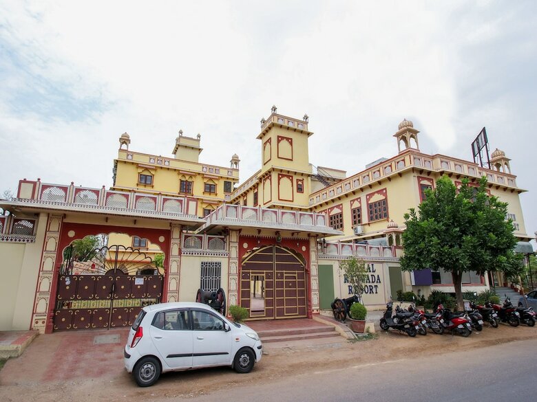 Hotel Oyo 15214 Mahal Rajwada Resort