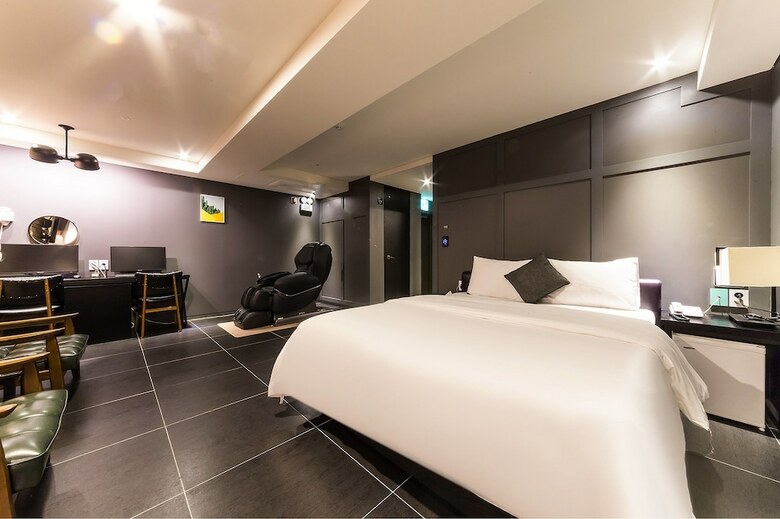 Nine Hotel