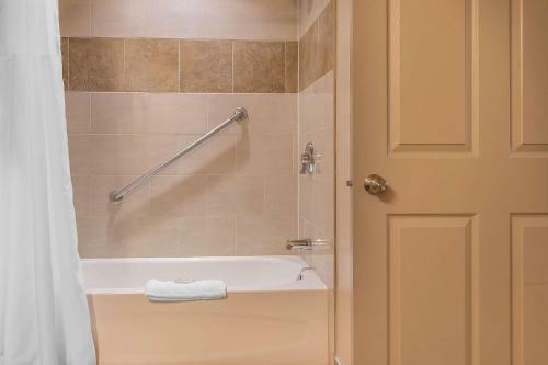Hotel Quality Inn & Suites Hawkesbury