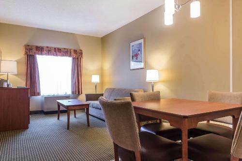 Hotel Quality Inn & Suites Hawkesbury