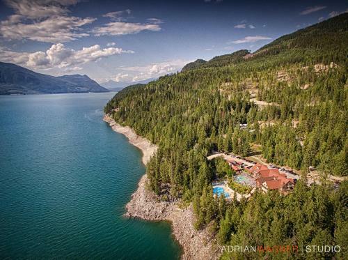 Halcyon Hot Springs Village And Spa