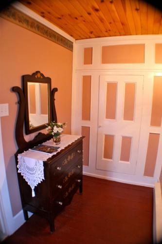 Posada Bishop White Manor