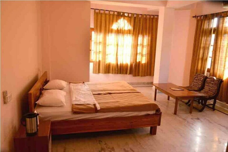 Hotel Atul Regency