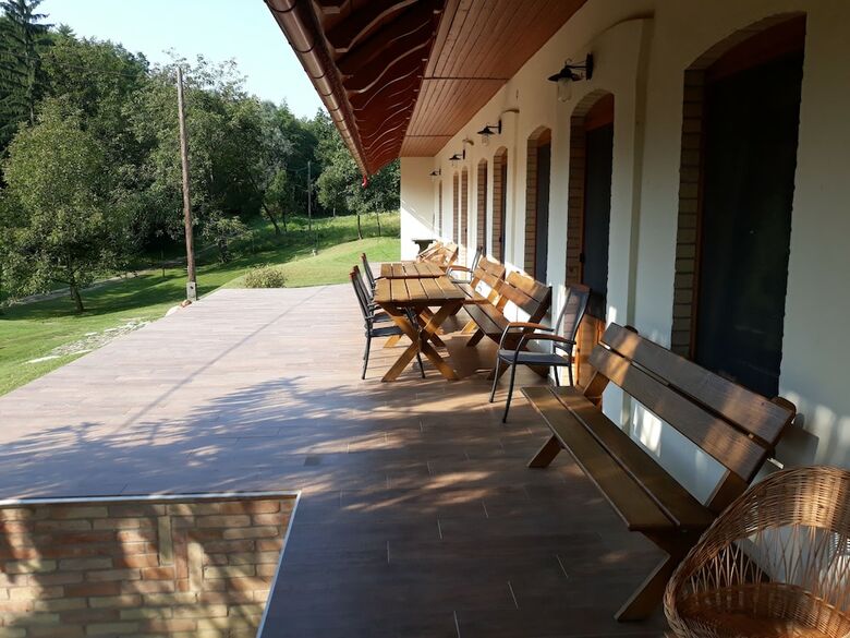 Hotel V�r�s-cser Vend�gh�z