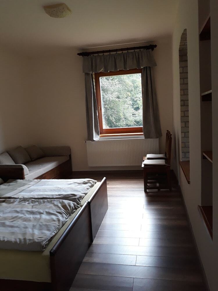 Hotel V�r�s-cser Vend�gh�z