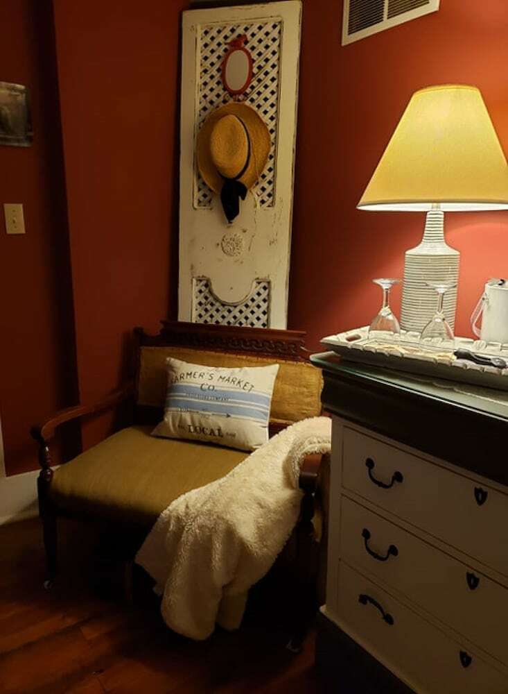 Posada Applesauce Inn Bed And Breakfast