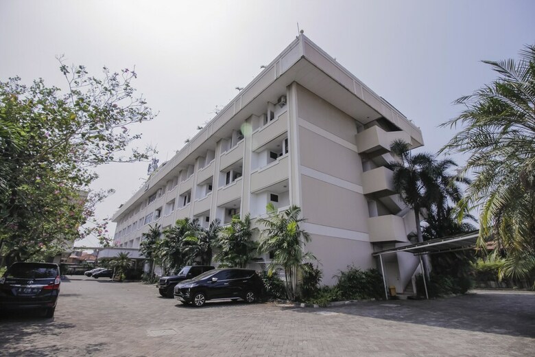 Hotel Reddoorz Plus Near Gbk Senayan