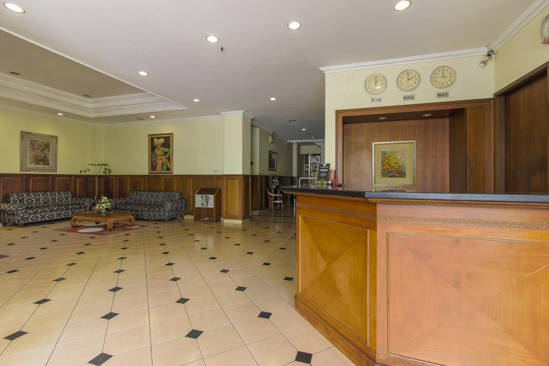 Hotel Reddoorz Plus Near Gbk Senayan