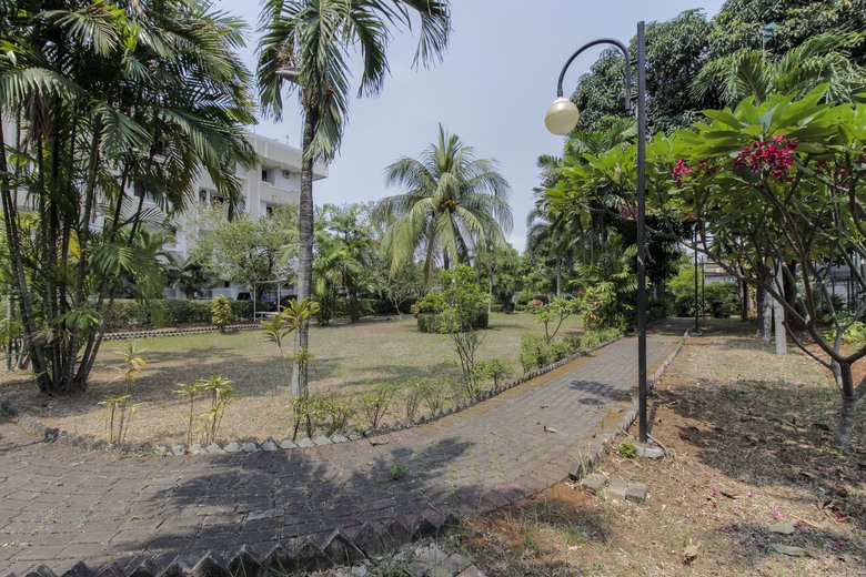 Hotel Reddoorz Plus Near Gbk Senayan