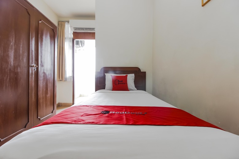 Hotel Reddoorz Plus Near Gbk Senayan