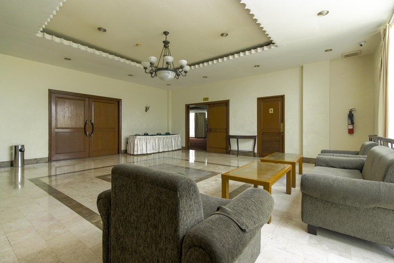 Hotel Reddoorz Plus Near Gbk Senayan