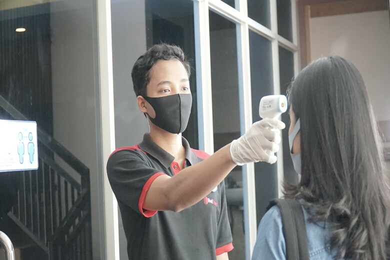 Hotel Reddoorz Plus Near Gbk Senayan