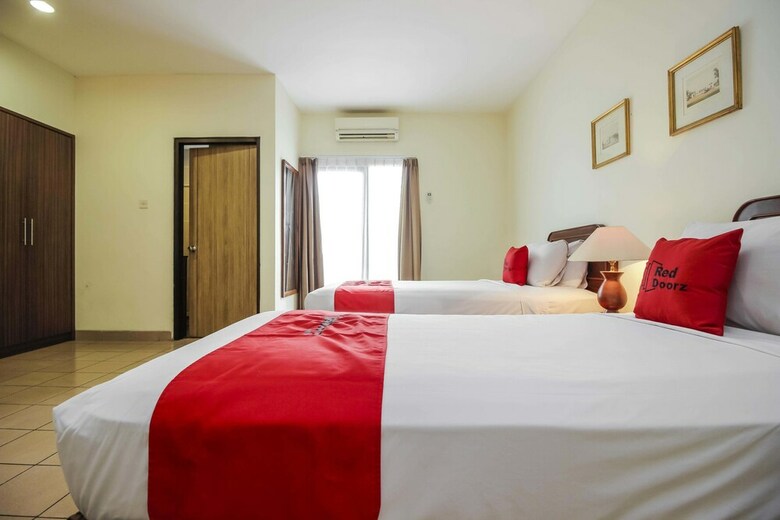 Hotel Reddoorz Plus Near Gbk Senayan