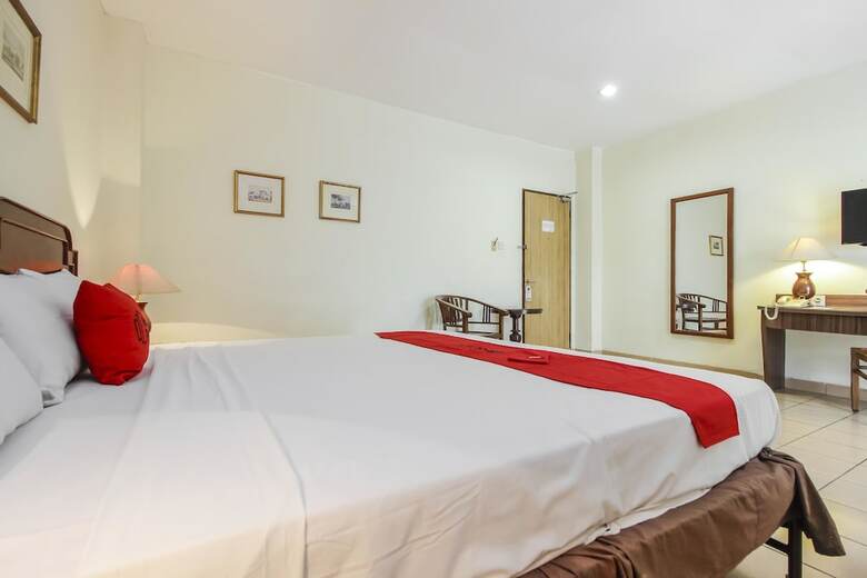 Hotel Reddoorz Plus Near Gbk Senayan